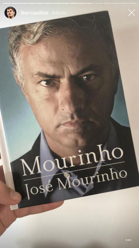 Iker Casillas se acuerda de Mourinho en el Día del Libro Iker Casillas se acuerda de Mourinho en el Día del Libro