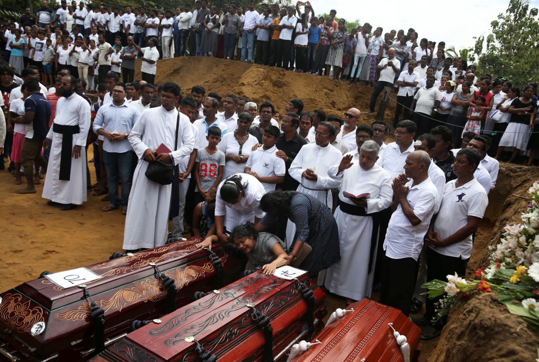 Uno de los momentos de los funerales por las víctimas de la cadena de atentados. Uno de los momentos de los funerales por las víctimas de la cadena de atentados.