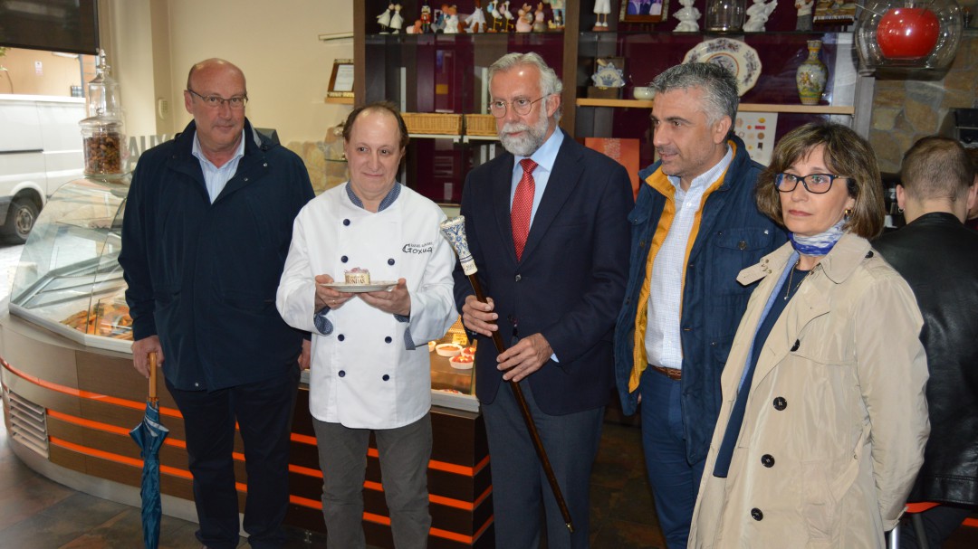 Presentado el pastel tradicional de 'Las Mondas'