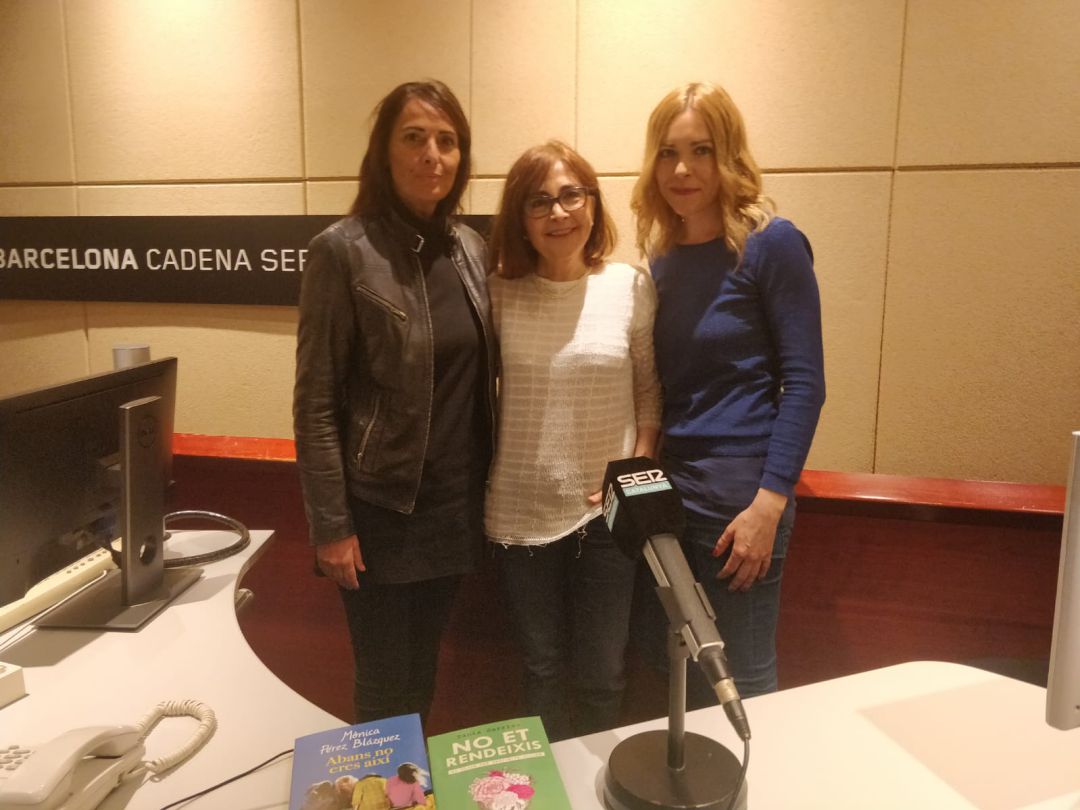 Mònica Pérez i Tània Sarrias amb Rosa Badia. Mònica Pérez i Tània Sarrias amb Rosa Badia.