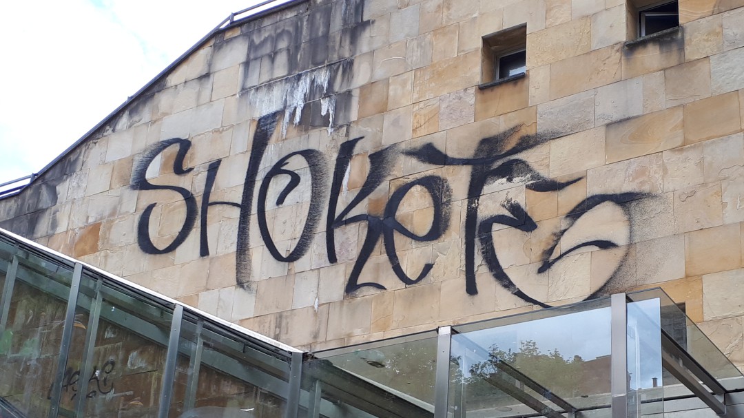 Identificados cuatro grafiteros en Legarre e Iturburu