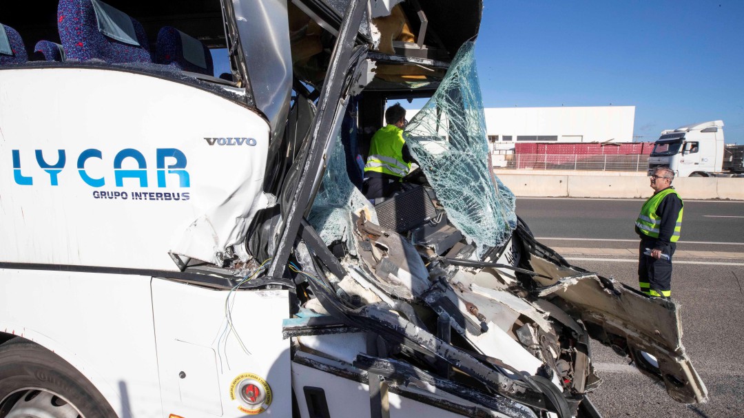 22 heridos en un accidente de tráfico en el que se han visto implicados un autobús y un camión en la A-30