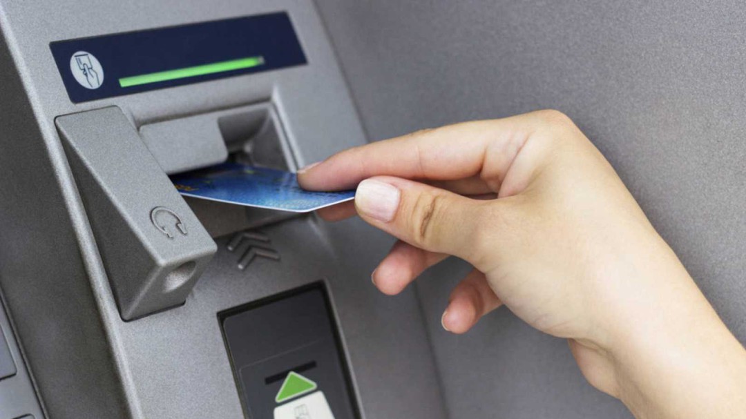 CCOO rechaza la movilidad forzosa de trabajadores y los "encubiertos despidos forzosos" en Caixabank