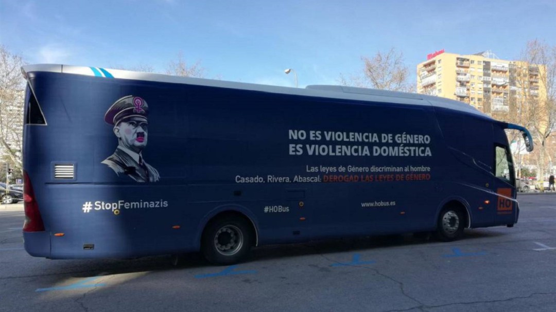 Valencia multa a HazteOír con 200 euros por su bus con lemas antifeministas
