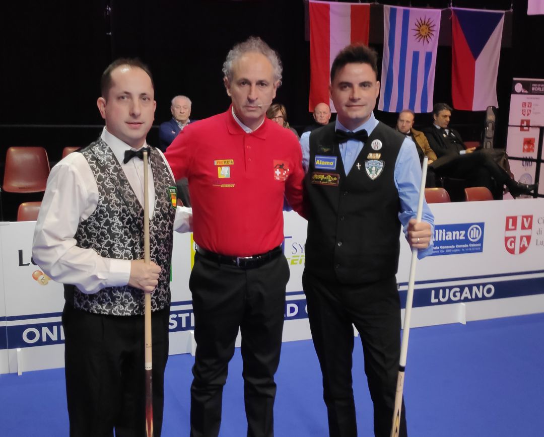 Carlos Cortés, antes del duelo ante el argentino Martinotti, durante el Mundial de Lugano, Suiza. Carlos Cortés, antes del duelo ante el argentino Martinotti, durante el Mundial de Lugano, Suiza.