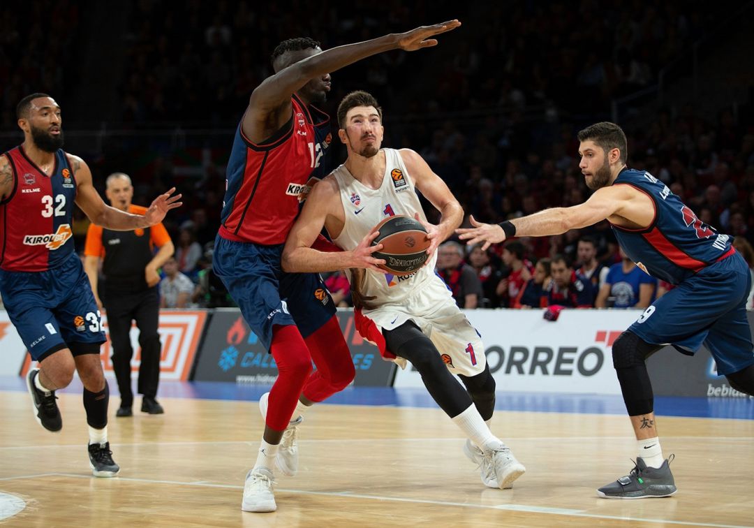 CSKA pega primero en Vitoria y vuelve a revertir la serie de cuartos (77-84)