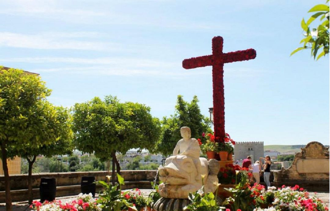 Un total de 52 Cruces de Mayo ocuparán las calles de Córdoba Un total de 52 Cruces de Mayo ocuparán las calles de Córdoba