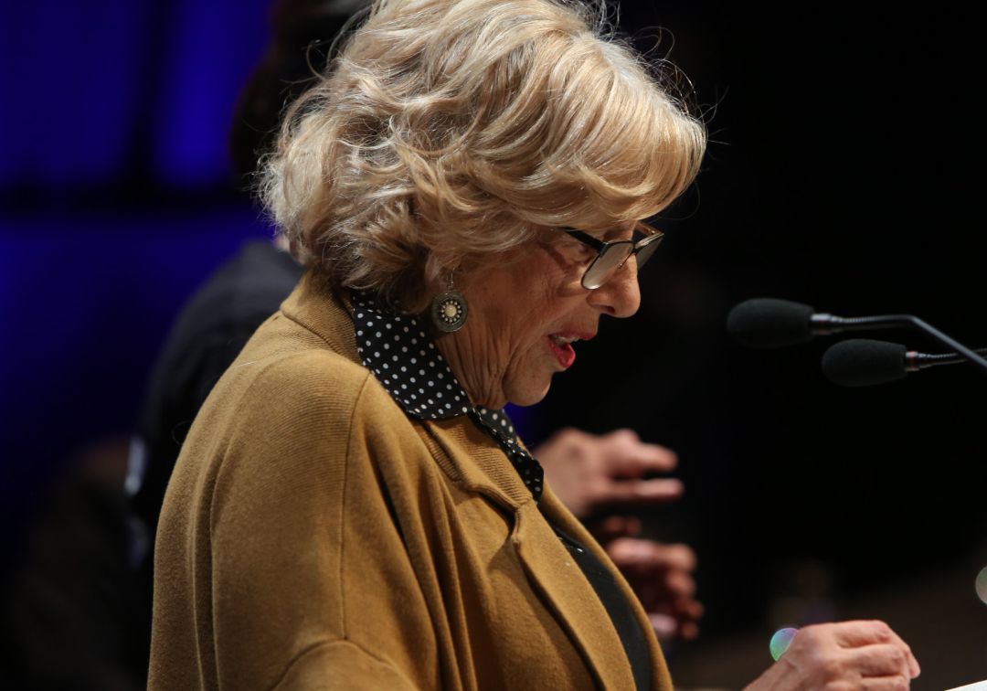 Carmena admite que algunos coches municipales aún no llevan la etiqueta de la DGT