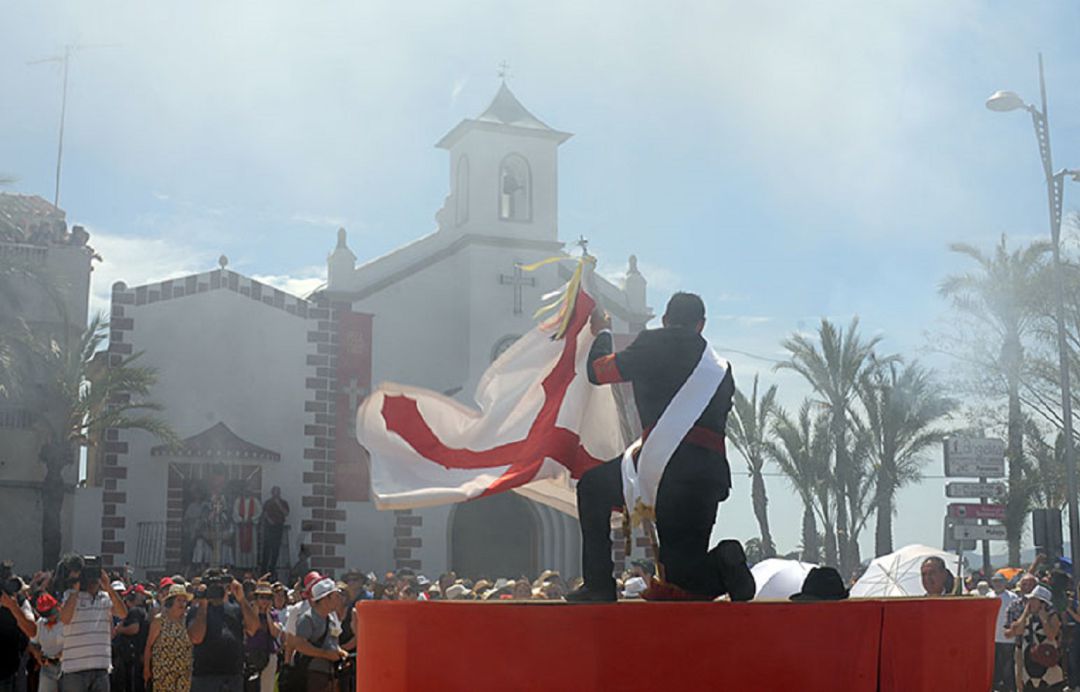 El domingo de "la octava" finalizan los actos religiosos con la "Procesión de la Octava" en la que los capitanes vuelven a realizar el rodaje de la bandera y las salvas en los lugares de costumbre El domingo de "la octava" finalizan los actos religiosos con la "Procesión de la Octava" en la que los capitanes vuelven a realizar el rodaje de la bandera y las salvas en los lugares de costumbre