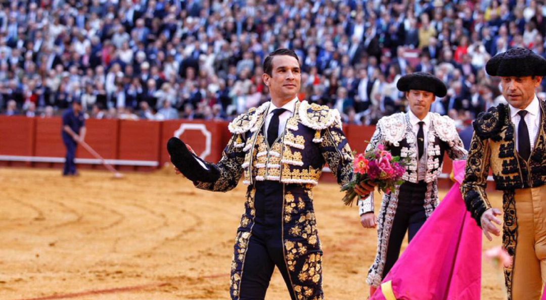 José María Manzanares en la vuelta al ruedo que dio el pasado Domingo de Resurrección tras cortar una oreja al quinto toro de la tarde José María Manzanares en la vuelta al ruedo que dio el pasado Domingo de Resurrección tras cortar una oreja al quinto toro de la tarde