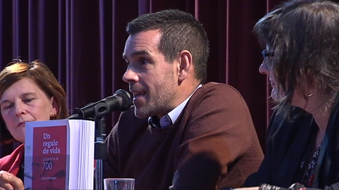 David Gil presenta su libro "Un regalo de vida. La historia de 700" David Gil presenta su libro "Un regalo de vida. La historia de 700"