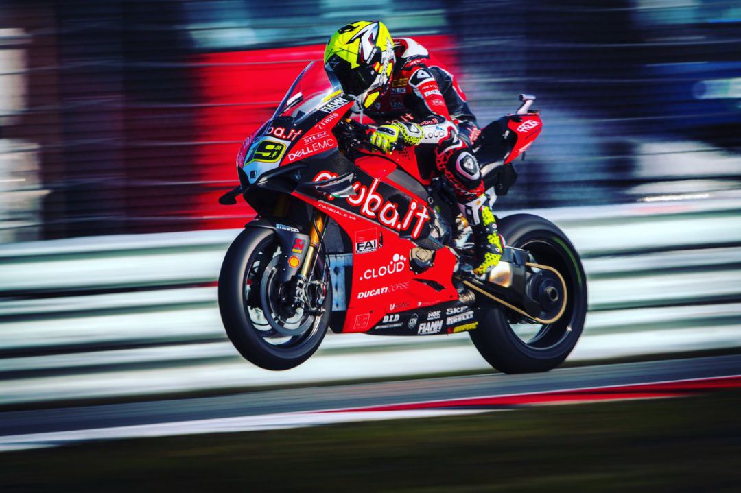 Álvaro Bautista rueda por primera vez en Imola Álvaro Bautista rueda por primera vez en Imola