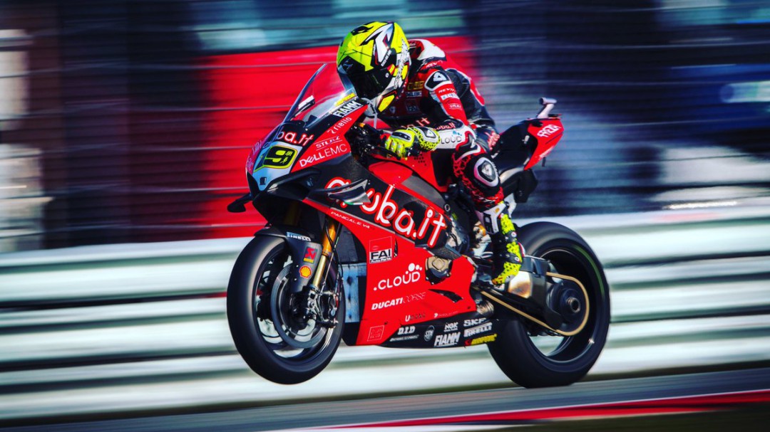 Álvaro Bautista rueda por primera vez en Imola