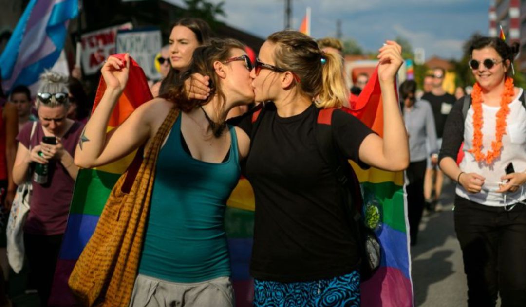 Agresión homófoba a dos lesbianas Agresión homófoba a dos lesbianas