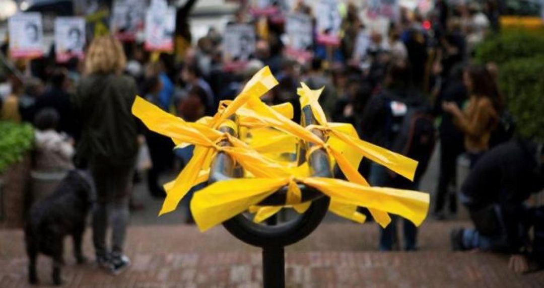 Los lazos amarillos están expresamente prohibidos Los lazos amarillos están expresamente prohibidos