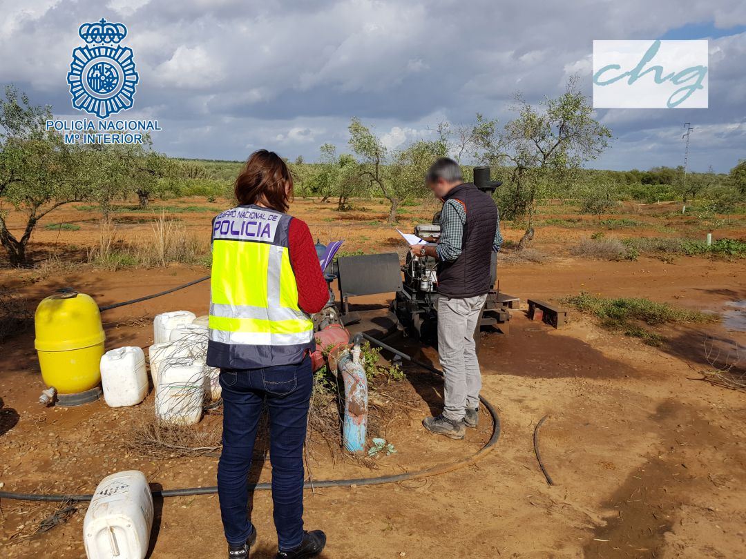 Detenidos dos empleados de la CHG por consentir irregularidades en la captación de agua Detenidos dos empleados de la CHG por consentir irregularidades en la captación de agua
