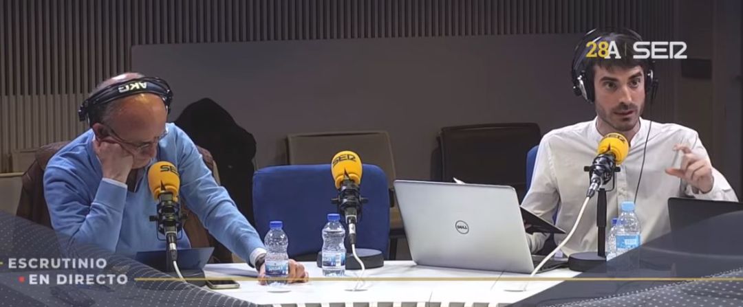 Pablo Simón, durante el programa especial de la noche electoral en la SER. Pablo Simón, durante el programa especial de la noche electoral en la SER.
