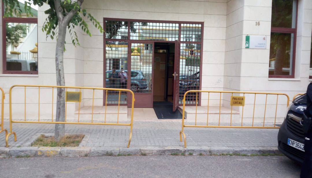 Entrada del Juzgado de Instrucción nº2 de Jaén. Entrada del Juzgado de Instrucción nº2 de Jaén.