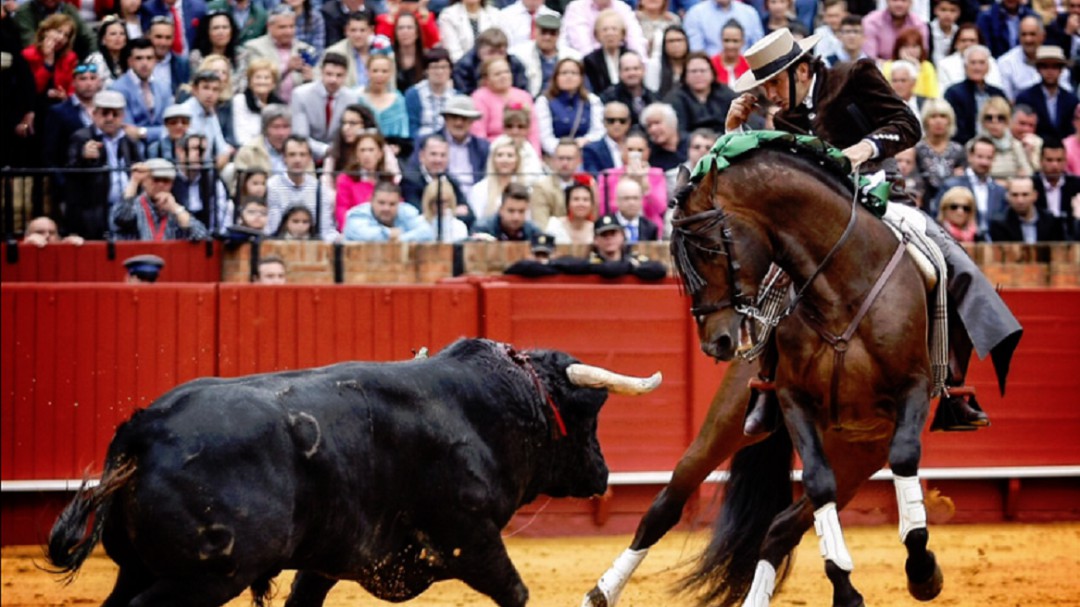 Festejo mixto con el rejoneador Diego Ventura y los diestros El Juli y Cayetano