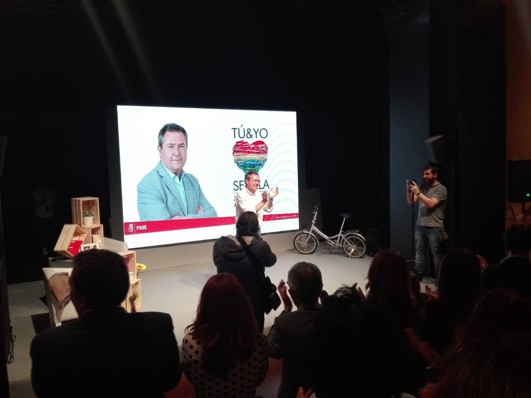 Espadas: "Nuestro empeño será cambiar la realidad de los barrios más pobres" Espadas: "Nuestro empeño será cambiar la realidad de los barrios más pobres"