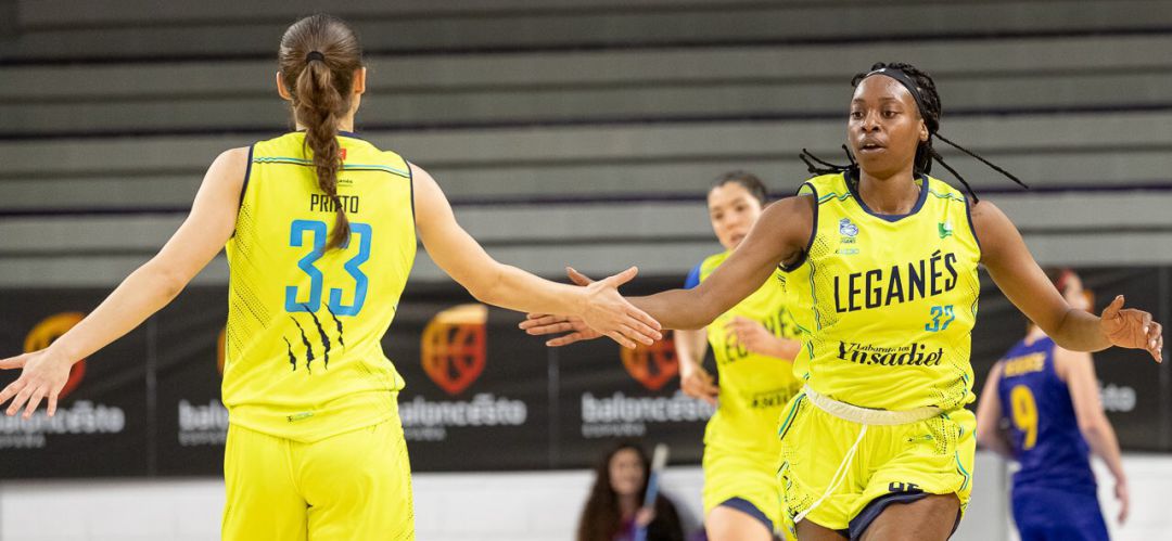 Alba Prieto (33) y Susan Olabode (37) durante un momento del partido contra el Barça. Entre las dos anotaron 38 puntos en el duelo contra las blaugranas. Alba Prieto (33) y Susan Olabode (37) durante un momento del partido contra el Barça. Entre las dos anotaron 38 puntos en el duelo contra las blaugranas.
