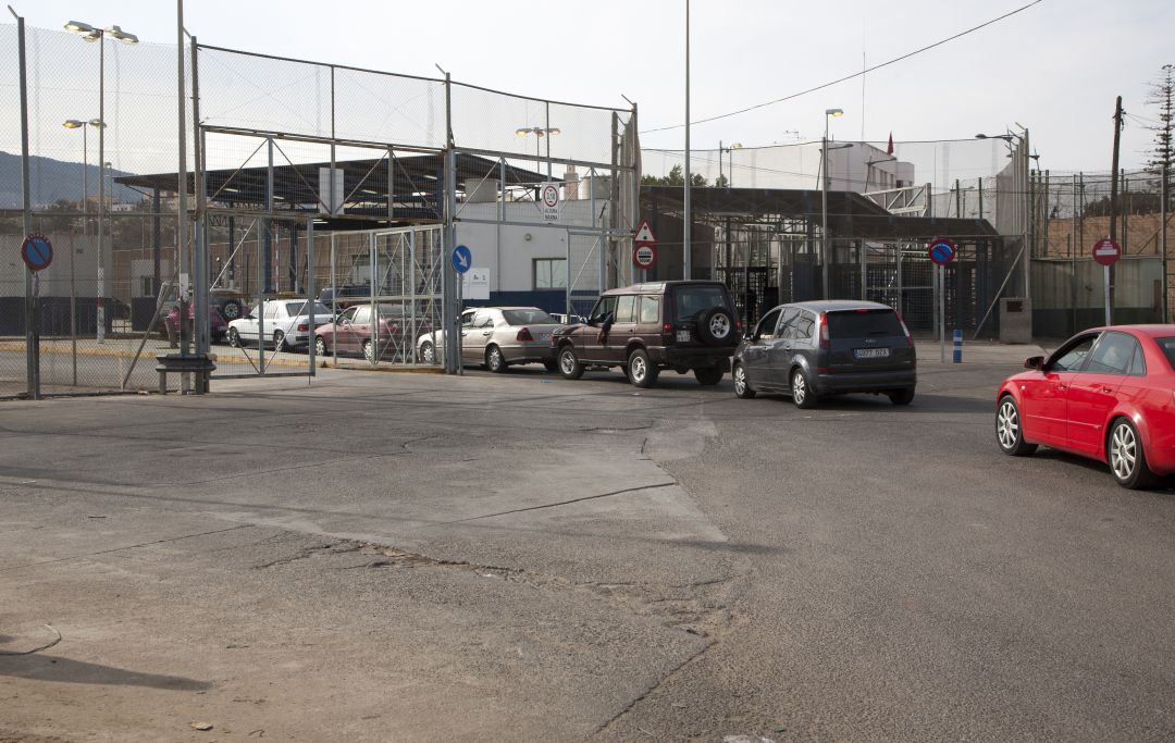 Paso fronterizo en Melilla Paso fronterizo en Melilla