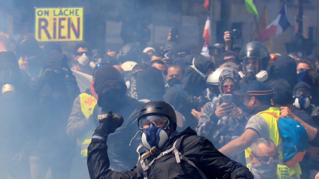 Graves disturbios en París durante las protestas del 1 de mayo