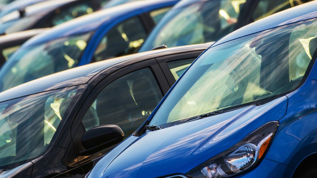 La venta de coches remonta en abril tras siete meses a la baja