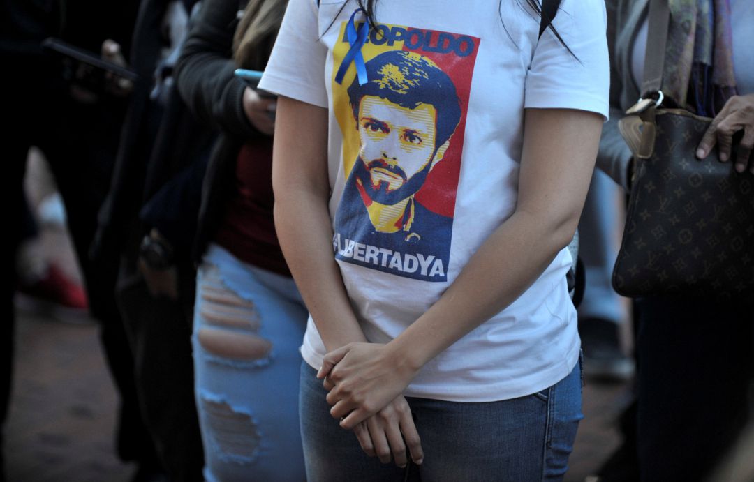 Nicolás Maduro ordena la detención del líder opositor Leopoldo López Nicolás Maduro ordena la detención del líder opositor Leopoldo López