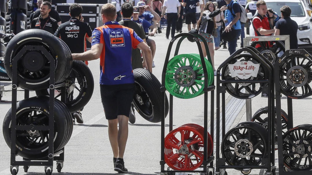 La madrileña que convierte datos en velocidad en MotoGP