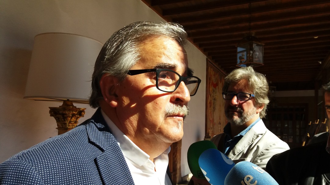 El alcalde de Mieres denuncia en comisaría la campaña de pasquines difamatorios