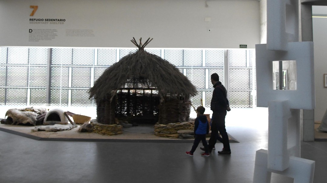 Doce artistas mezclan arte y didáctica en una exposición sobre Atapuerca