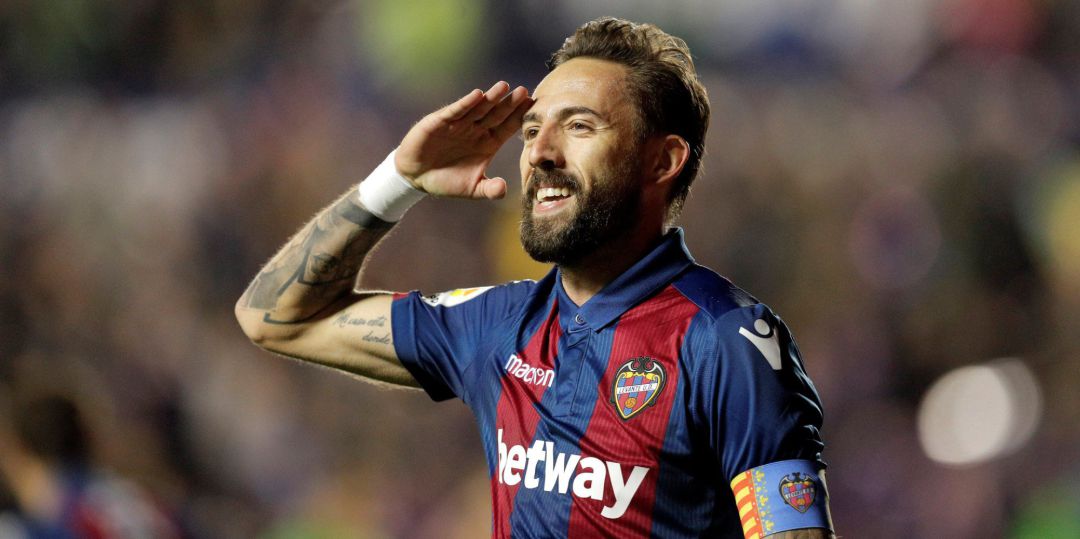 El delantero del Levante, José Luis Morales, celebra el tercer gol del equipo levantinista frente al Betis en el estadio Ciutat de València. El delantero del Levante, José Luis Morales, celebra el tercer gol del equipo levantinista frente al Betis en el estadio Ciutat de València.