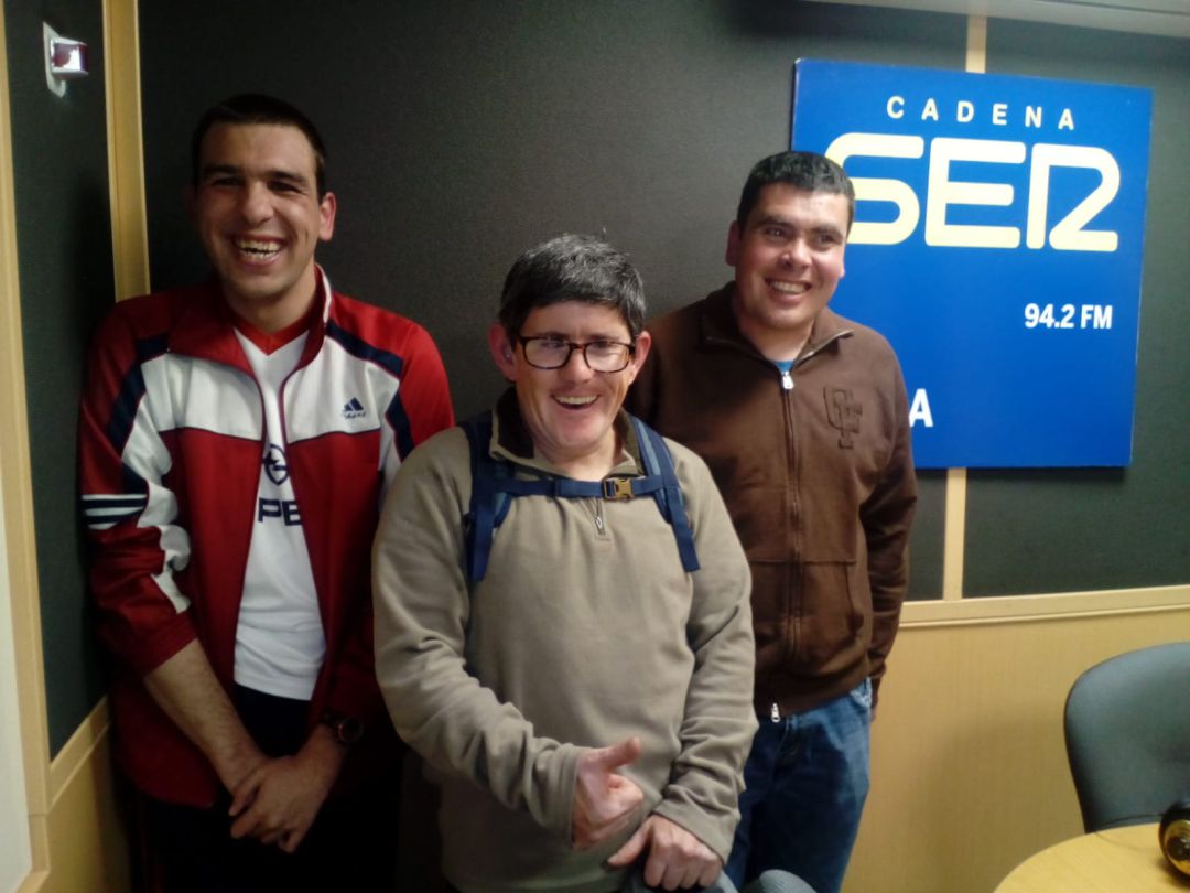 Alberto, Eduardo y Toño (De Izq. a Der.) Alberto, Eduardo y Toño (De Izq. a Der.)
