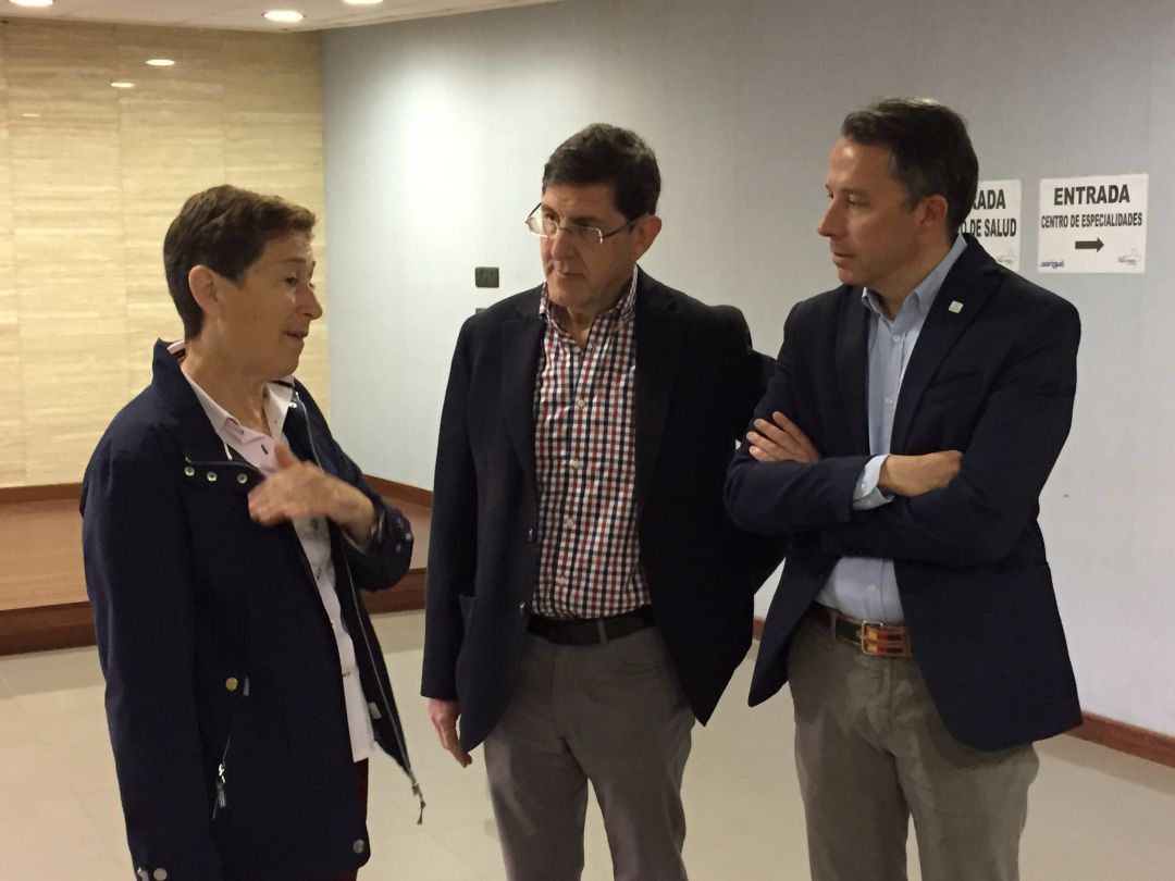 El consejero de Salud, Manuel Villegas, junto a la directora del Área III de Salud, Catalina Lorenzo, y el alcalde de Lorca, Fulgencio Gil El consejero de Salud, Manuel Villegas, junto a la directora del Área III de Salud, Catalina Lorenzo, y el alcalde de Lorca, Fulgencio Gil