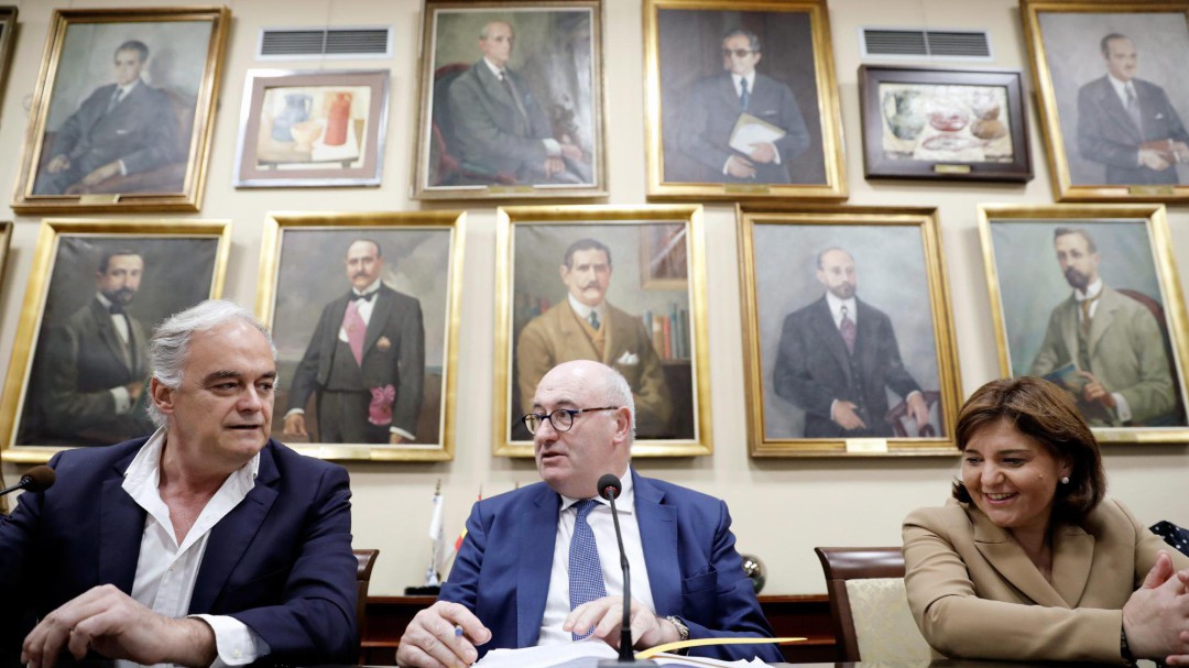 Phil Hogan pide al Consell que revierta los fondos europeos para favorecer a los cítricos