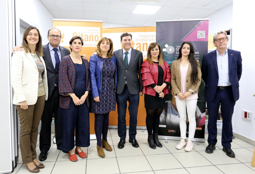 Becas para fomentar la Universidad entre las mujeres gitanas Becas para fomentar la Universidad entre las mujeres gitanas