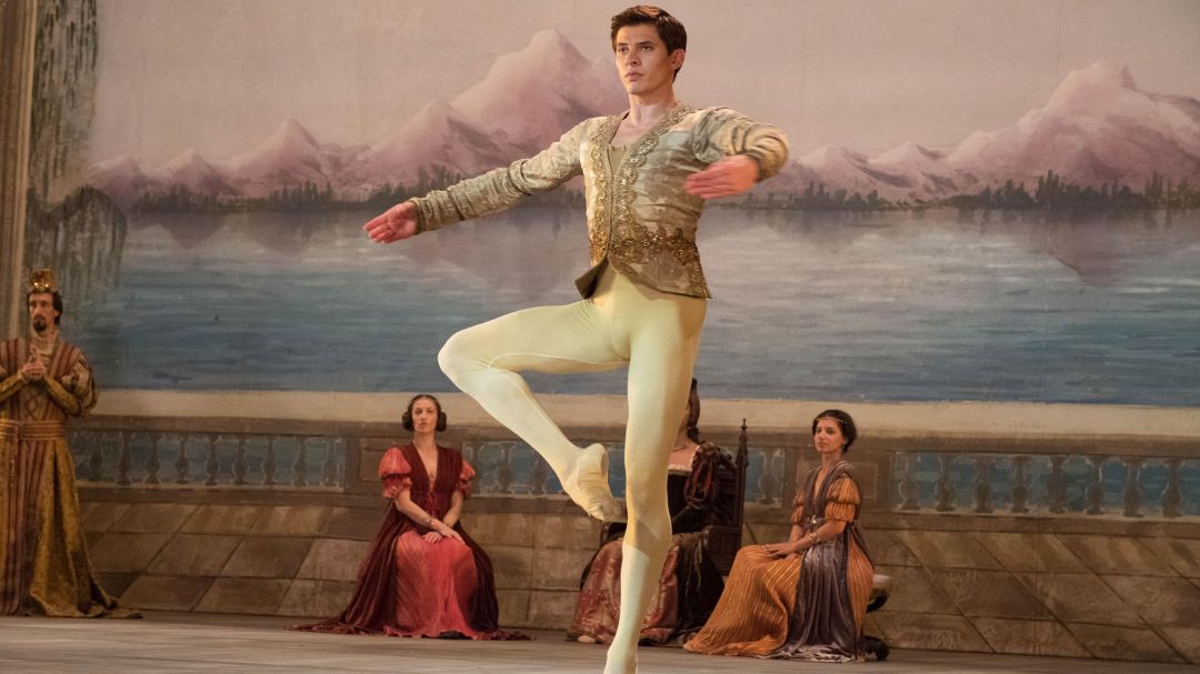 El bailarín ucraniano Oleg Ivenko da vida a Rudolf Nureyev El bailarín ucraniano Oleg Ivenko da vida a Rudolf Nureyev