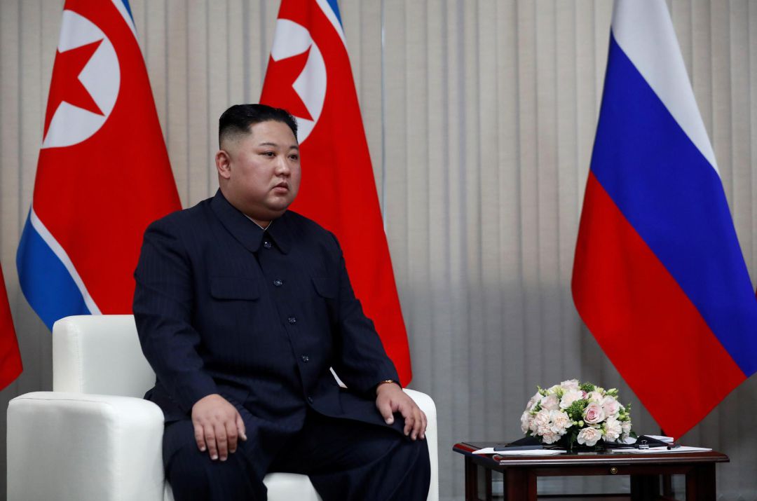 El líder norcoreano Kim Jong-un se reúne con el presidente ruso Vladimir Putin (fuera de cuadro) este jueves, en la Universidad Federal del Extremo Oriente, en Russky Island, Vladivostok El líder norcoreano Kim Jong-un se reúne con el presidente ruso Vladimir Putin (fuera de cuadro) este jueves, en la Universidad Federal del Extremo Oriente, en Russky Island, Vladivostok