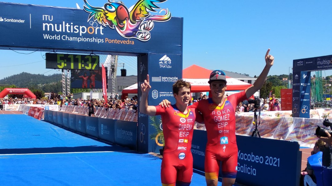 Javi Gómez Noya y Pablo Dapena reinan en Pontevedra
