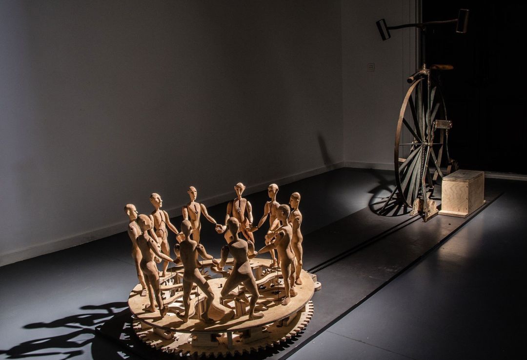 Autómatas y títeres protagonizan la muestra procedente de Rumanía 'Selfie Automaton' en el Palacio de Quintanar
Pieza del museo
Autómatas y títeres protagonizan la muestra procedente de Rumanía 'Selfie Automaton' en el Palacio de Quintanar
Pieza del museo
