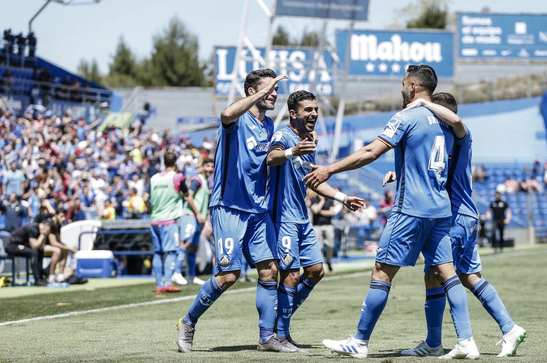 Los jugadores celebran uno de los goles Los jugadores celebran uno de los goles