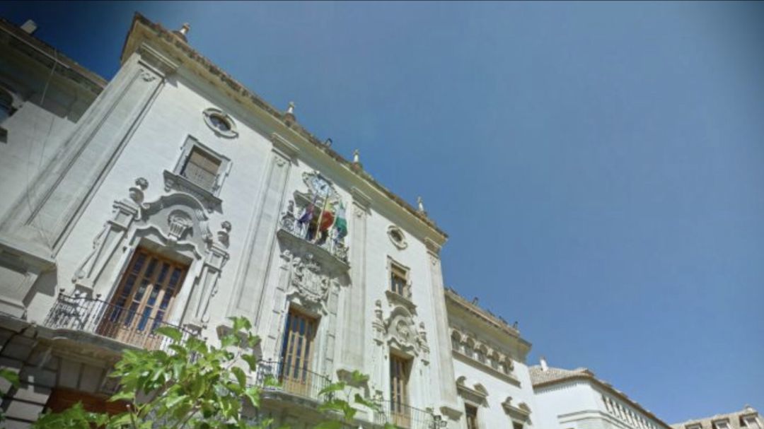 Fachada del Ayuntamiento de Jaén. Fachada del Ayuntamiento de Jaén.