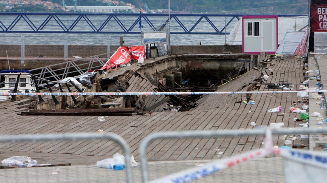 El mal estado de la estructura provocó el hundimiento del muelle durante O Marisquiño