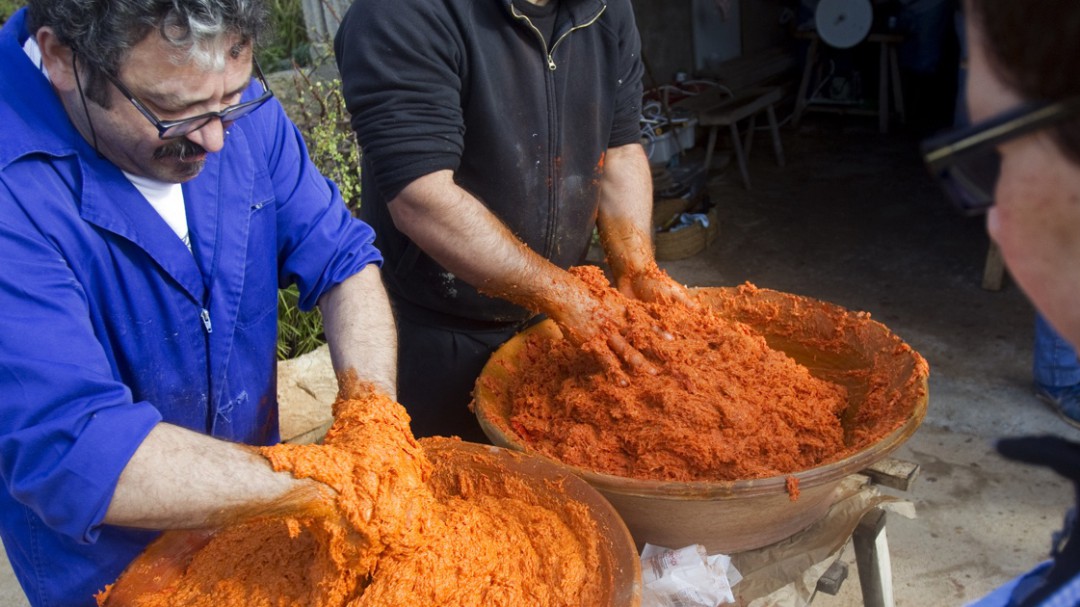 Cinco escapadas gastronómicas para chuparse los dedos (e inflarte a comer)