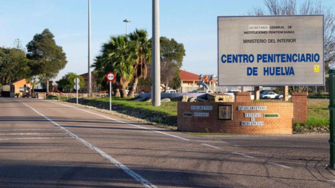 Un preso se corta el cuello para evitar salir de prisión porque no tiene adónde ir