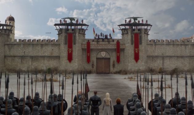 Las tropas de Daenerys frente a Cersei. Las tropas de Daenerys frente a Cersei.