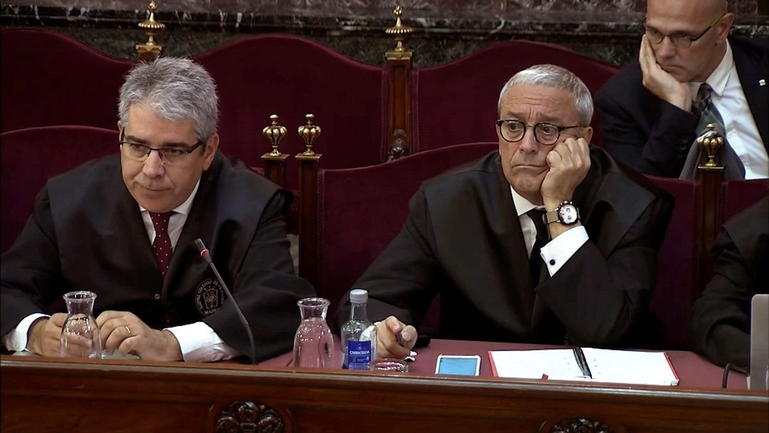 Imagen tomada de la señal institucional de Tribunal Supremo del letrado Xavier Melero (d), abogado de Josep Rull, Jordi Turull y Jordi Sánchez Imagen tomada de la señal institucional de Tribunal Supremo del letrado Xavier Melero (d), abogado de Josep Rull, Jordi Turull y Jordi Sánchez