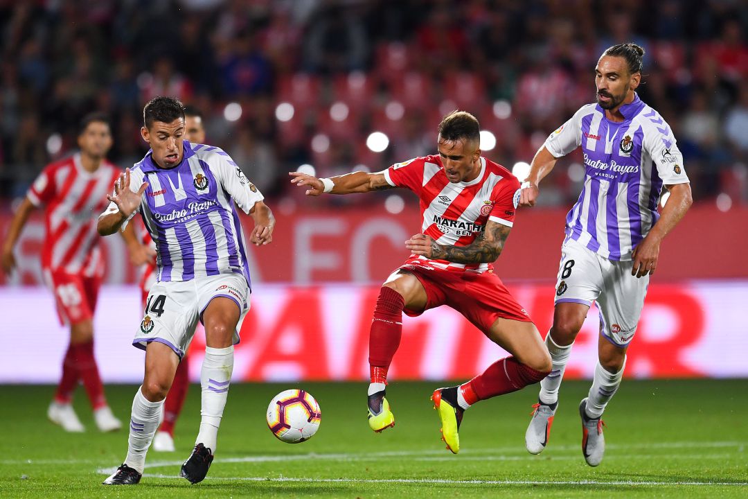 Rubén Alcaraz, Aleix García y Borja Fernández, durante el Girona-Real Valladolid Rubén Alcaraz, Aleix García y Borja Fernández, durante el Girona-Real Valladolid