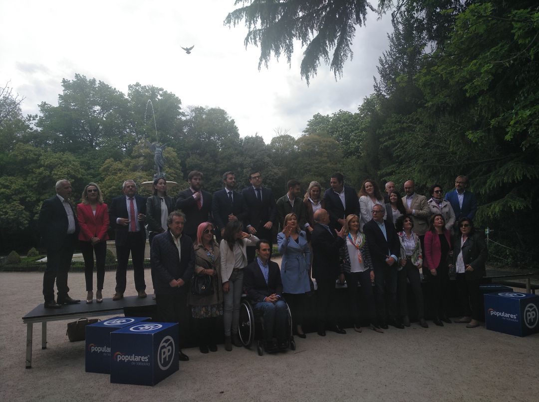 Pilar del Olmo junto a los integrantes de la lista del PP en el Campo Grande Pilar del Olmo junto a los integrantes de la lista del PP en el Campo Grande
